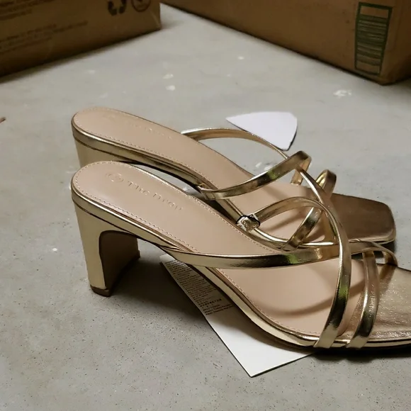 Nwt Women's Gold Strappy Heels - Picture 2 of 4